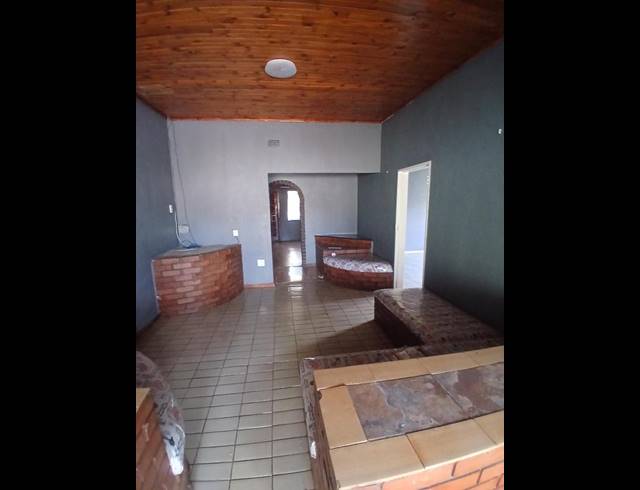 5 BEDROOM HOUSE FOR SALE IN CASSELDALE